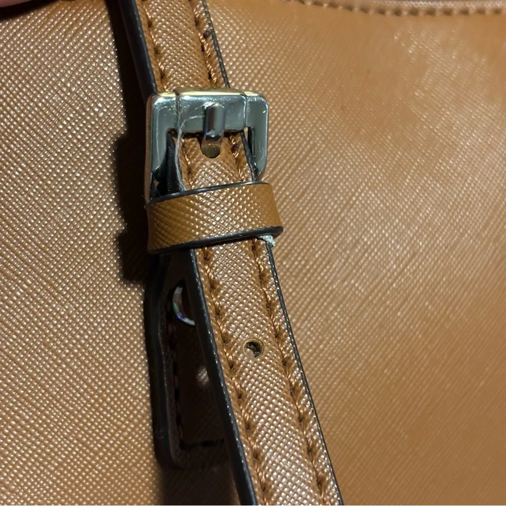 Guess Tan Tote Bag with Structured Design